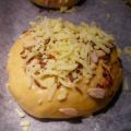 Dinkelbrötchen mit Körnern und Käse