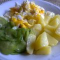Rührei Salzkartoffeln u. Gurkensalat