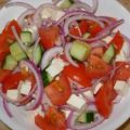 Tomatensalat mit Gurken und Feta
