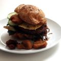 BURGER BATTLE: Lillys Crispy-Cheese-Onion Beef[...]