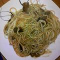 Nudeln: Ostasiatische Pilzsoße auf Spaghettis