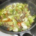 Asiatisch: Geschmorter Salat mit Rinderhack