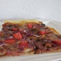 Hähnchen-Pizza mit Balsamico-Erdbeersauce