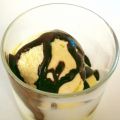 Vanilleeis mit Schokoladensauce