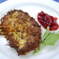 Kartoffelpuffer mit Preiselbeeren