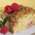 Streuselkuchen mit Mango und Himbeeren