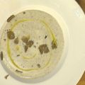 Topinambur-Suppe mit Trüffelspänen