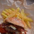 Homemade Burger mit selfmade Pommes
