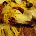Südliche Spaghetti mit gebratener Pfeffersalami