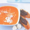 Paprikasuppe mit Oliven-Baguette