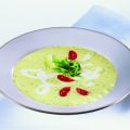 Kalte Rucola-Joghurt-Suppe mit Gurke