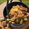 Gebratene Nudeln mit Ananas und Pute