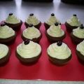 Schoko-Cupcakes mit Weiße-Schokolade-Topping