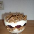 Schichtdessert mit Weintrauben
