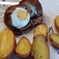 Ei im Hackmantel mit Rosmarinkartoffeln