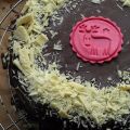 Baumkuchen im Marzipanmantel mit Schokoglasur