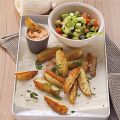 Möhren-Zucchini-Salat mit Kartoffelecken und[...]