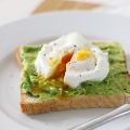 Avocado-Toast mit pochiertem Ei