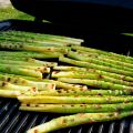 Grüner Spargel vom Grill