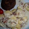 Tortellini mit sahniger Speck-Sauce; pikant