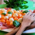 Cantaloupe-Melonensalat mit Mini-Mozzarella &[...]