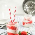 Rhabarber Frozen Joghurt mit einem Swirl aus[...]