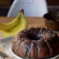 Bananen-Schoko-Kuchen mit rohen Kakaonibs