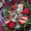 Spinatsalat mit Erdbeeren und Mandelblättchen