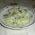 Gurkensalat mit weißen Rettich