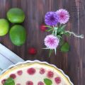 Schmandkuchen mit Himbeeren in der Tarteform[...]