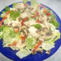 Salat mit warmen Schwammerl und Putenbrust