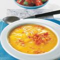 Kartoffel-Linsen-Suppe mit Minze-Tomaten