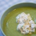 Brokkoli-Suppe mit Hüttenkäse