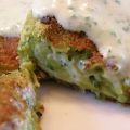 Lauchpuffer mit Kräuterdip