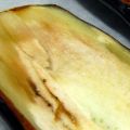Auberginen spießen sich mit Kräutersauce und[...]