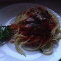 Heringsfilets in Tomatensauce auf Spaghetti