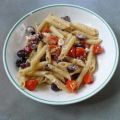 Pasta mit Tomaten, Feta und Oliven