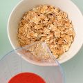 Müsli mit roter Milch