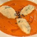 Tomaten-Ingwer-Suppe mit Quarknocken