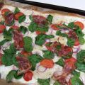 Flammkuchen mit Spinat und Pancetta