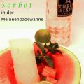 Limettensorbet in der Melonenbadewanne