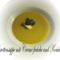 Karottensuppe mit Creme fraiche und Koriander