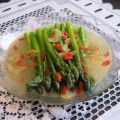 Spargel mit Goji-Beeren