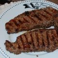 Gegrillte Steaks mit Knoblauch und Orange