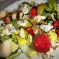 Grüner Salat mit Walnüssen, Blauschimmelkäse,[...]