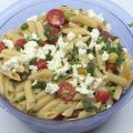 Mediterraner Nudelsalat mit Fetakäse