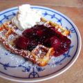 Belgische Waffeln mit Glühwein-Kirschen