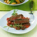 Steaks mit Tomaten-Oliven-Sauce