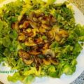 Blattsalat mit Champignons