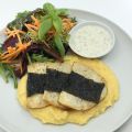 Sellerie im Algenmantel mit cremiger Polenta